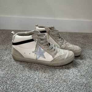 ShuShop White and Gray Sneakers with Star Detail